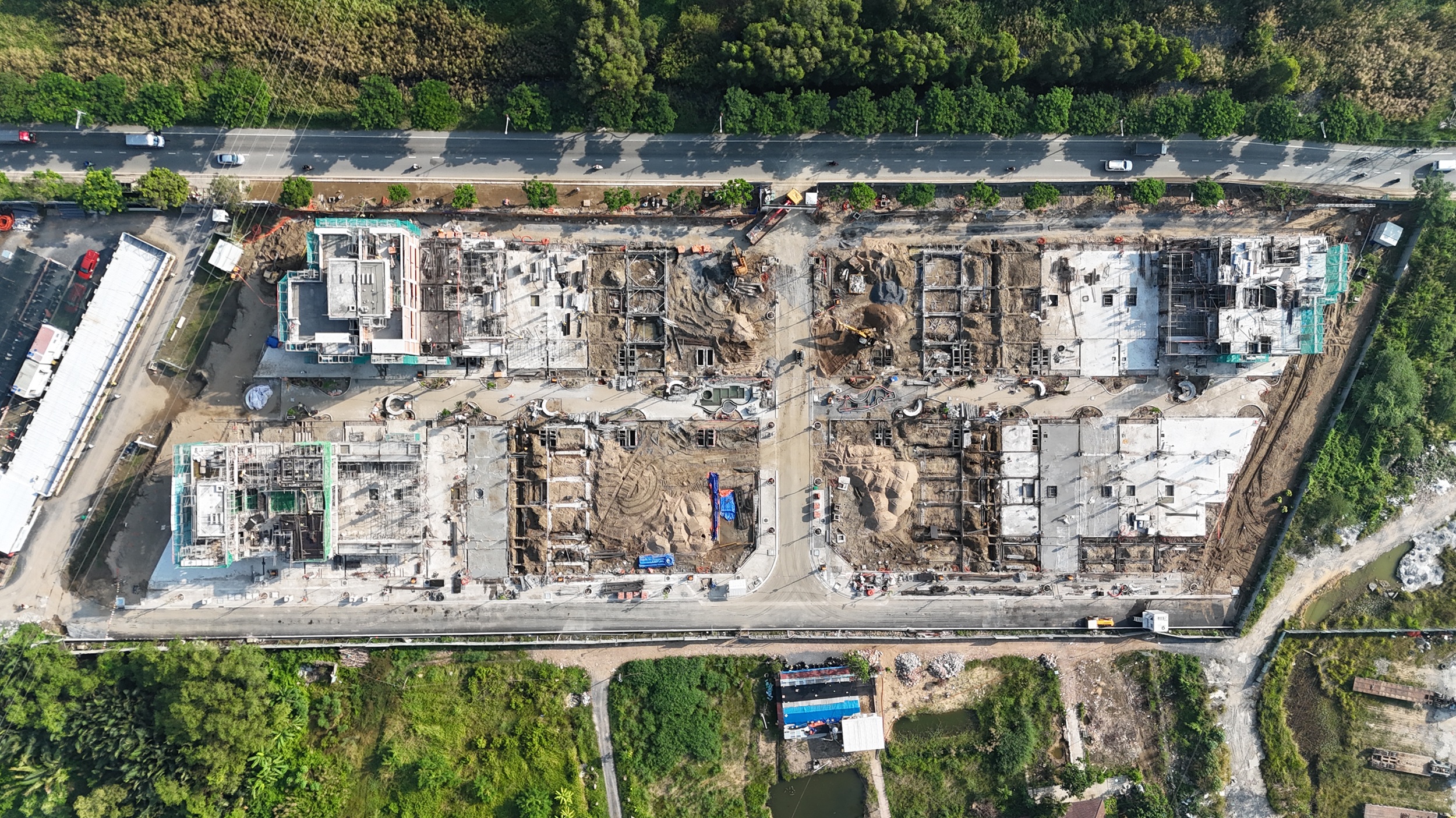 Slider Overall construction view. Roads N2 and D7 are under construction.