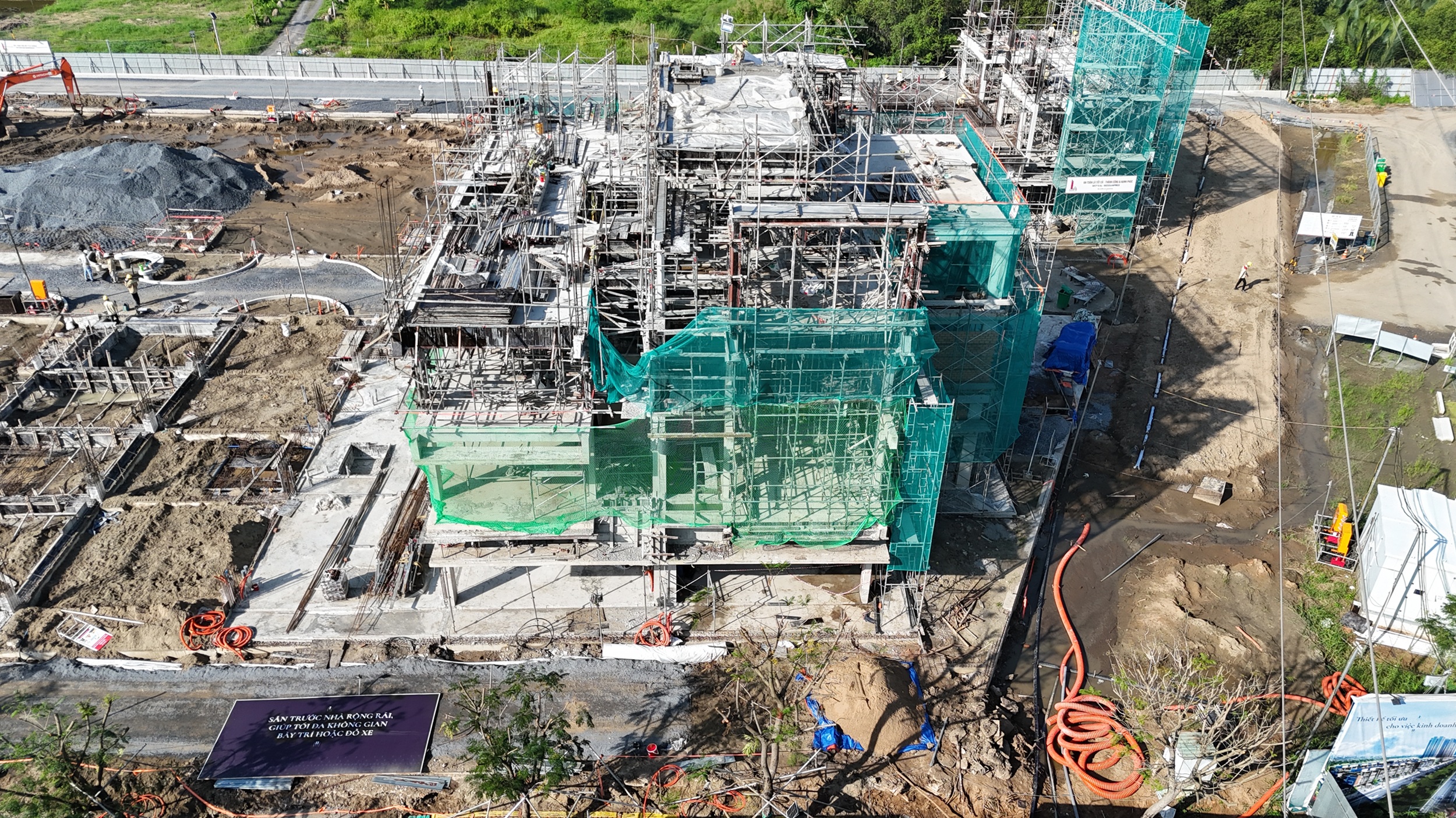 Slider Zone 2: Units C.41, C.42, C.43 are under construction with concrete works at at Levels 2 & 3 and brick works at Levels 1 & 2.