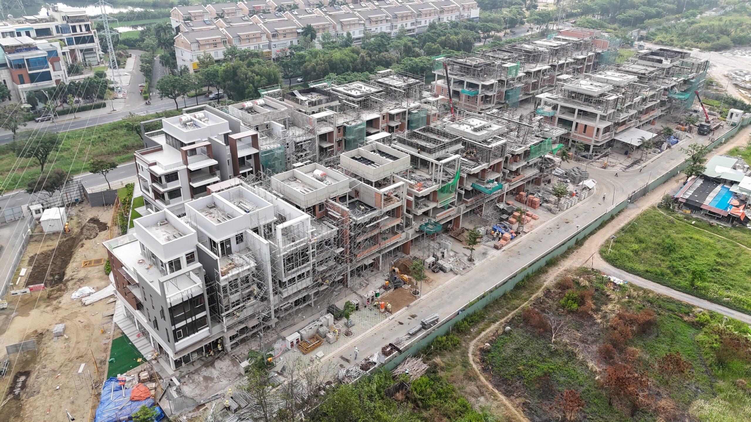 Slider Overall construction view. Roads N2 and D7 are under construction.