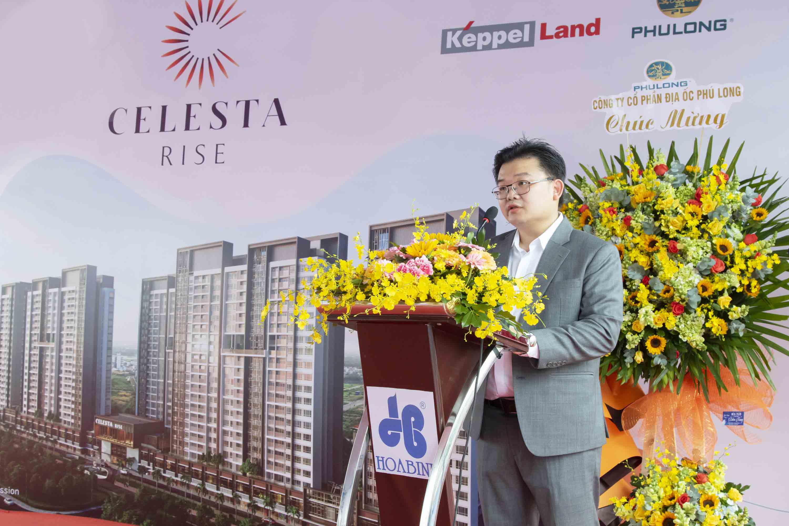 Ong-Alvin-Lee-phat-bieu-trong-le-dong-tho-Celesta-Rise